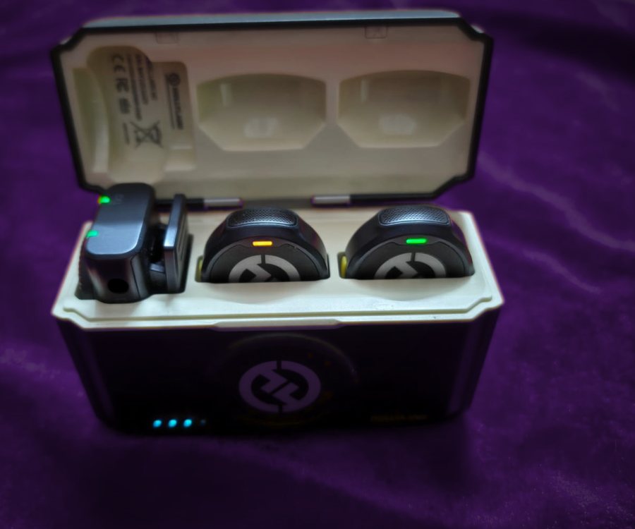 Hollyland Lark M2 wireless mics in charging case